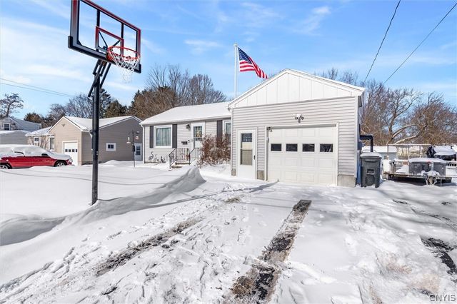 100 Clarence Drive, Cicero, NY 13212