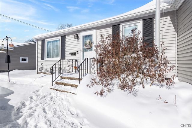 100 Clarence Drive, Cicero, NY 13212