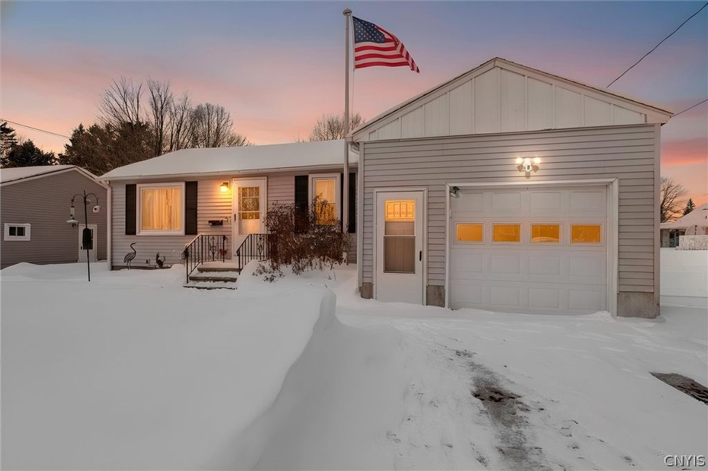 100 Clarence Drive, Cicero, NY 13212