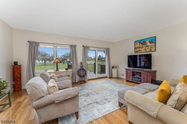 37 Chelsea Cir, Raritan Twp., NJ 08822