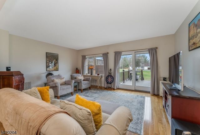37 Chelsea Cir, Raritan Twp., NJ 08822