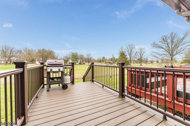 37 Chelsea Cir, Raritan Twp., NJ 08822