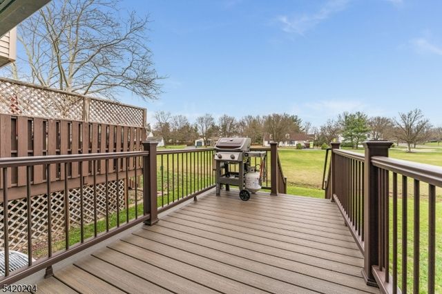 37 Chelsea Cir, Raritan Twp., NJ 08822