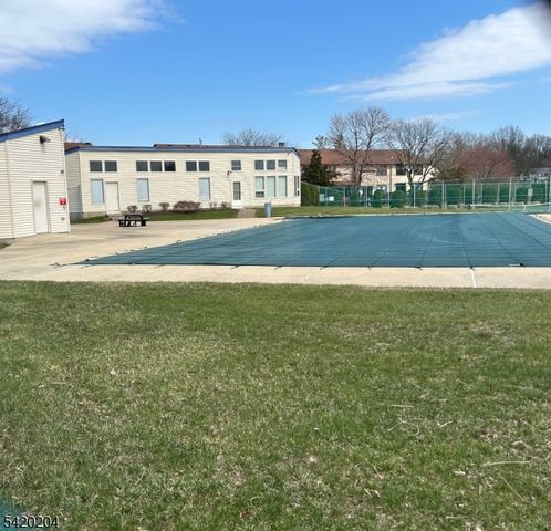 37 Chelsea Cir, Raritan Twp., NJ 08822