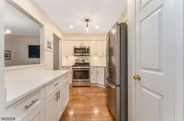 37 Chelsea Cir, Raritan Twp., NJ 08822
