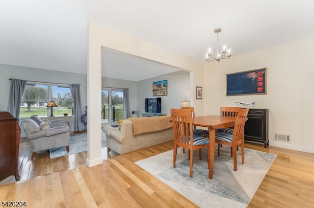 37 Chelsea Cir, Raritan Twp., NJ 08822