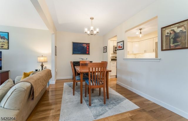 37 Chelsea Cir, Raritan Twp., NJ 08822