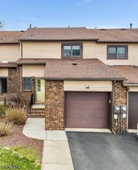37 Chelsea Cir, Raritan Twp., NJ 08822