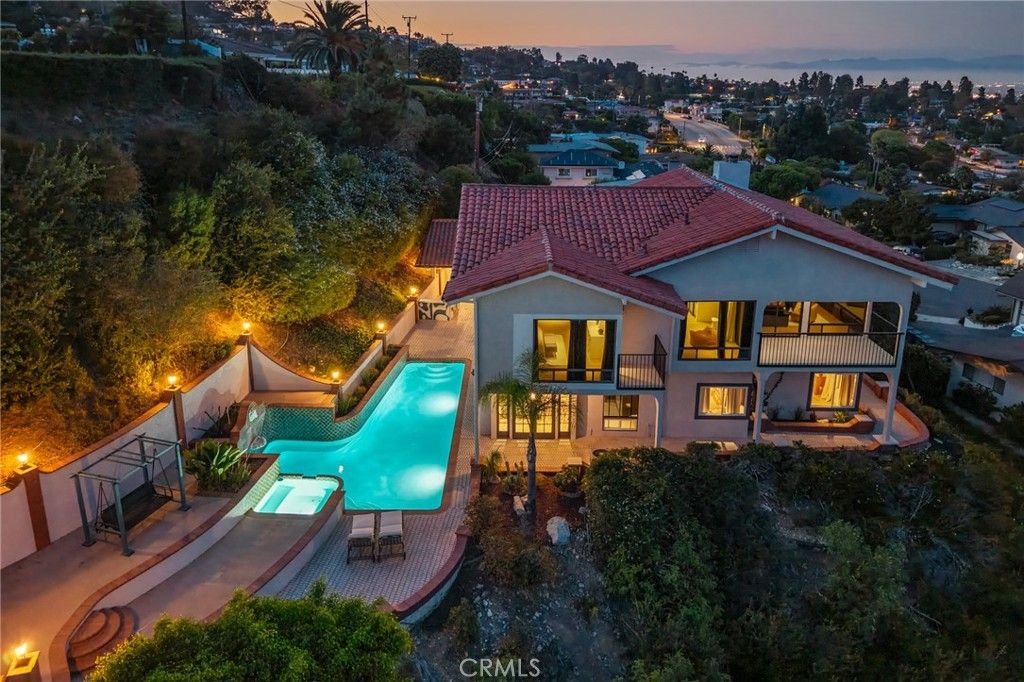 Image 1 of property listing at 2053 Suana, Rancho Palos Verdes, CA 90275
