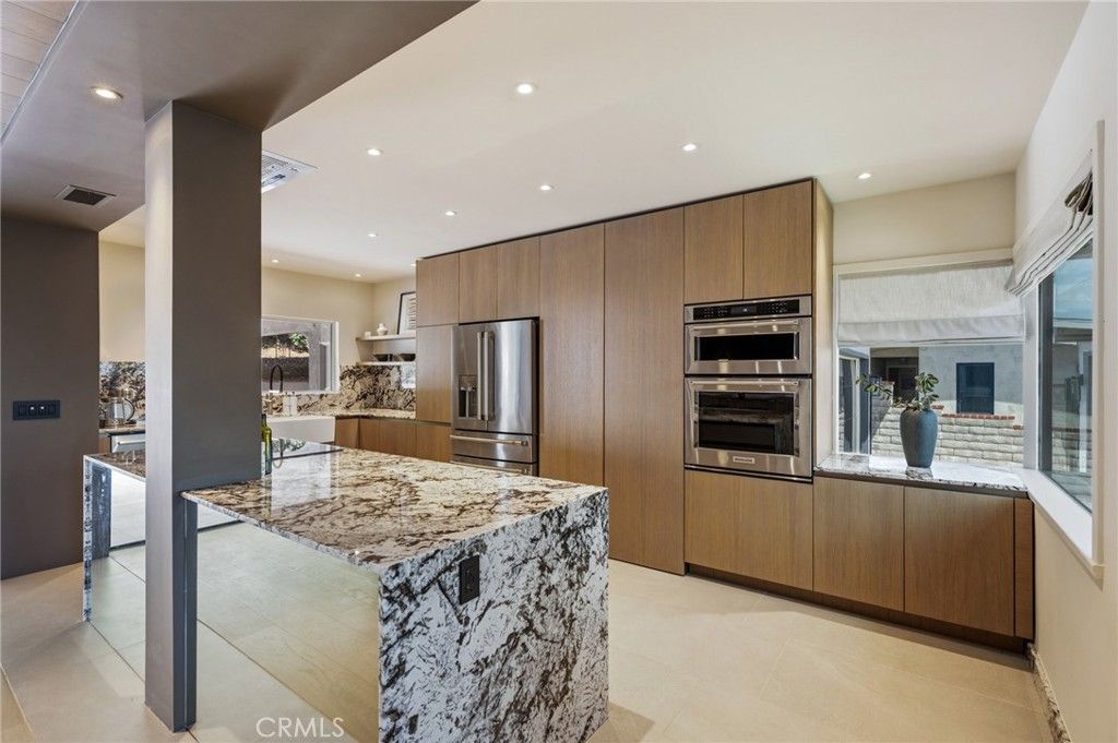 Image 8 of property listing at 2053 Suana, Rancho Palos Verdes, CA 90275