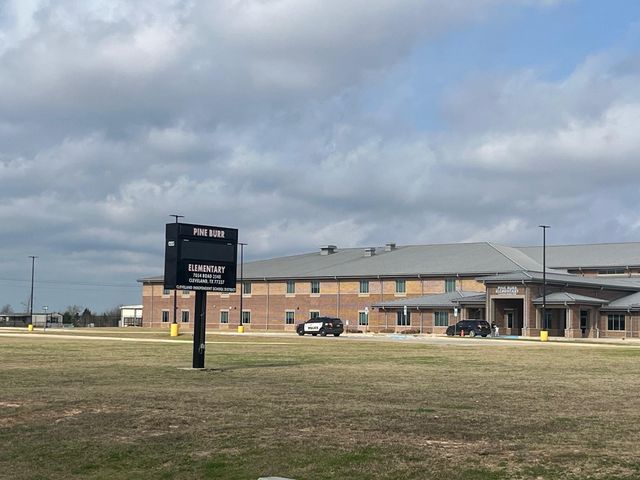 33 Road 5607, Cleveland, TX 77327