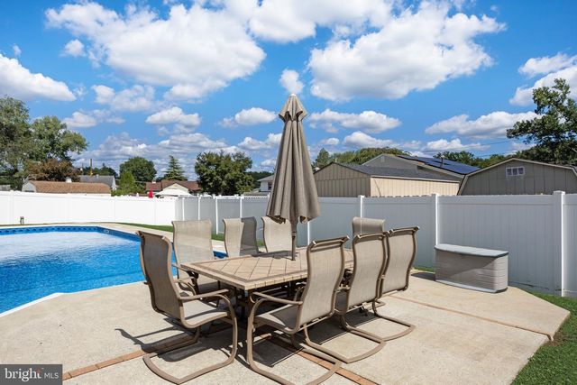 622 PASADENA DR, Magnolia, NJ 08049