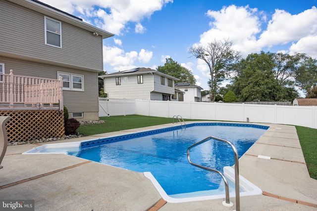 622 PASADENA DR, Magnolia, NJ 08049