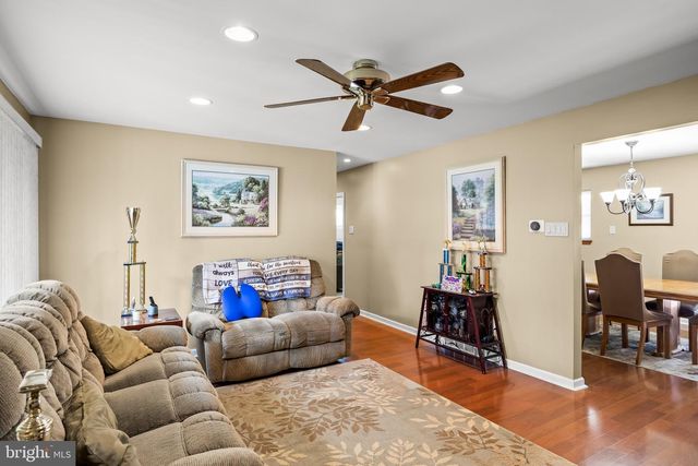 622 PASADENA DR, Magnolia, NJ 08049
