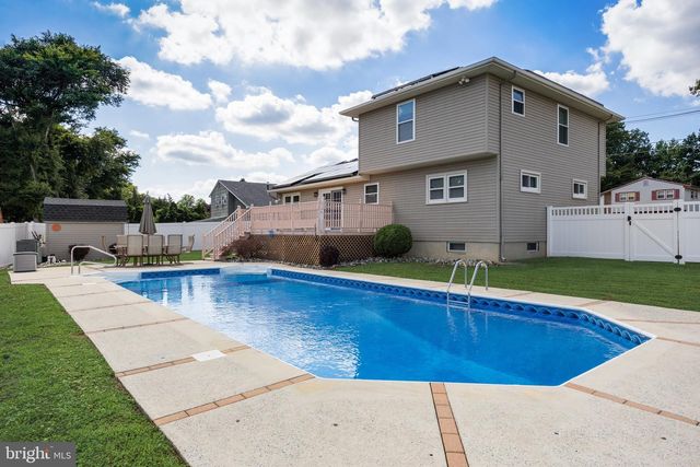 622 PASADENA DR, Magnolia, NJ 08049