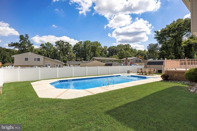 622 PASADENA DR, Magnolia, NJ 08049