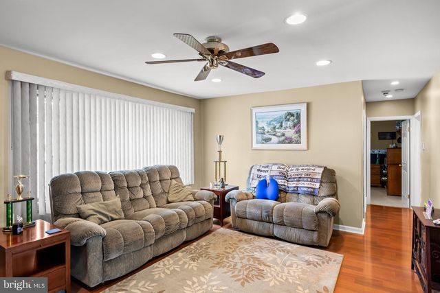 622 PASADENA DR, Magnolia, NJ 08049