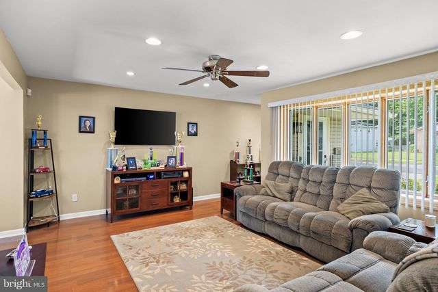 622 PASADENA DR, Magnolia, NJ 08049