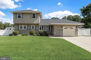 622 PASADENA DR, Magnolia, NJ 08049