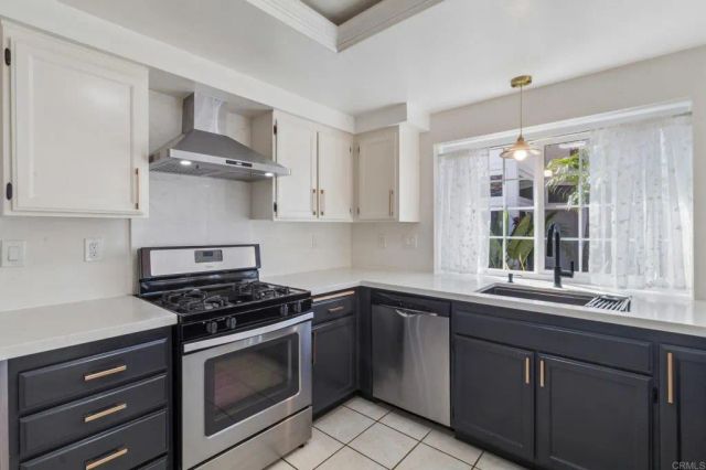 2124 Redwood Crst, Vista, CA 92081
