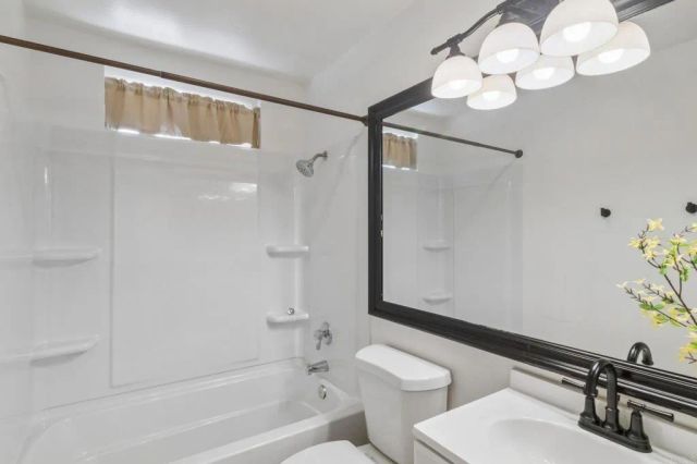 2124 Redwood Crst, Vista, CA 92081