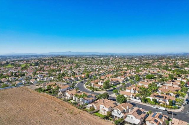2124 Redwood Crst, Vista, CA 92081