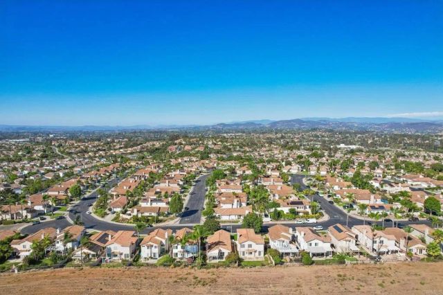 2124 Redwood Crst, Vista, CA 92081
