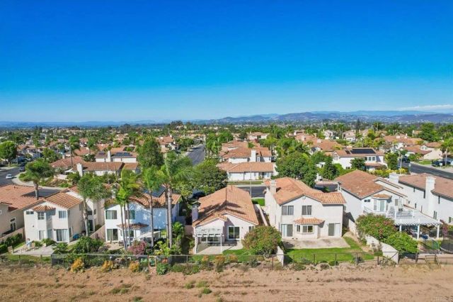 2124 Redwood Crst, Vista, CA 92081