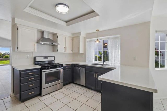 2124 Redwood Crst, Vista, CA 92081
