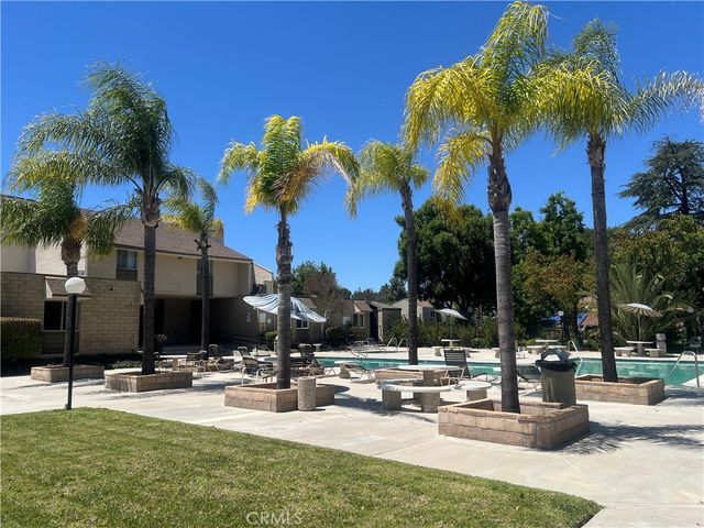 25735 Hogan Drive E3, Valencia, CA 91355