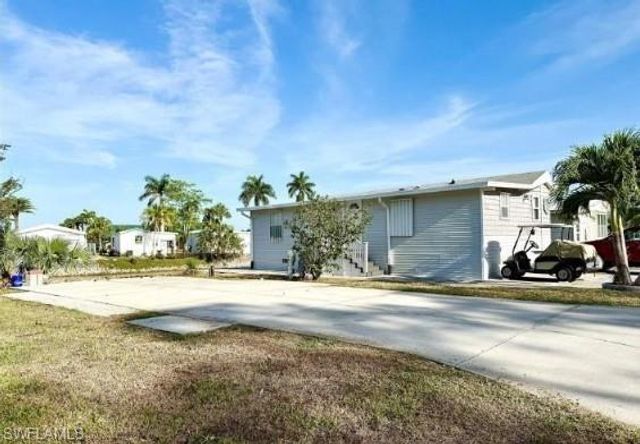 276 Bass LN, Naples, FL 34114