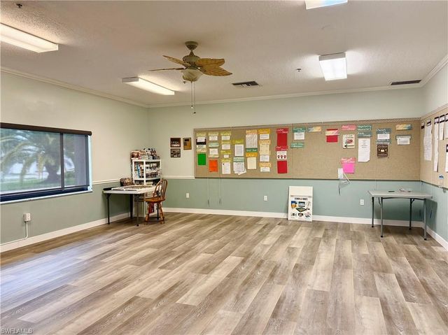 276 Bass LN, Naples, FL 34114