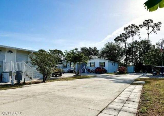 276 Bass LN, Naples, FL 34114