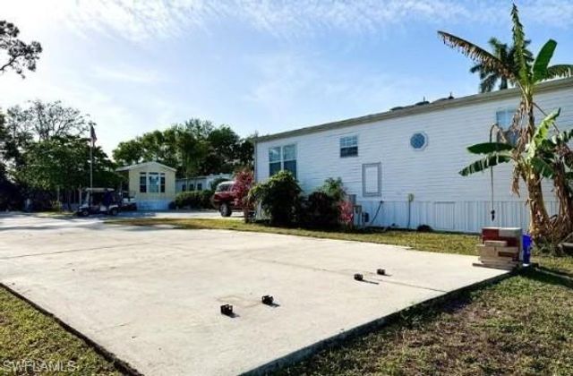 276 Bass LN, Naples, FL 34114