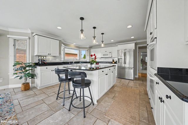 47843 Milonas Drive, Shelby Twp, MI 48315