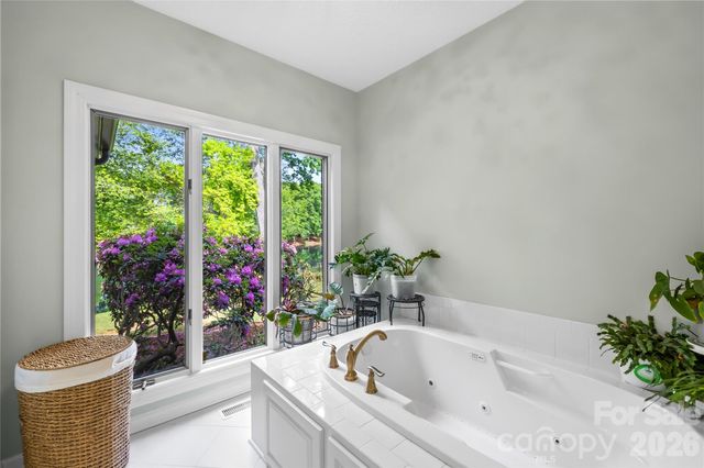 536 Innisbrook Drive, Statesville, NC 28625