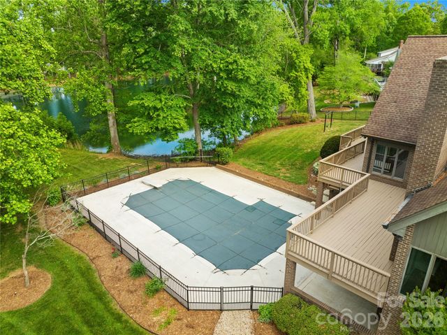 536 Innisbrook Drive, Statesville, NC 28625