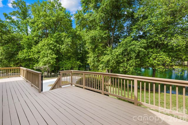 536 Innisbrook Drive, Statesville, NC 28625