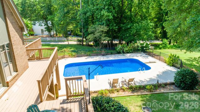 536 Innisbrook Drive, Statesville, NC 28625