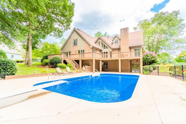 536 Innisbrook Drive, Statesville, NC 28625