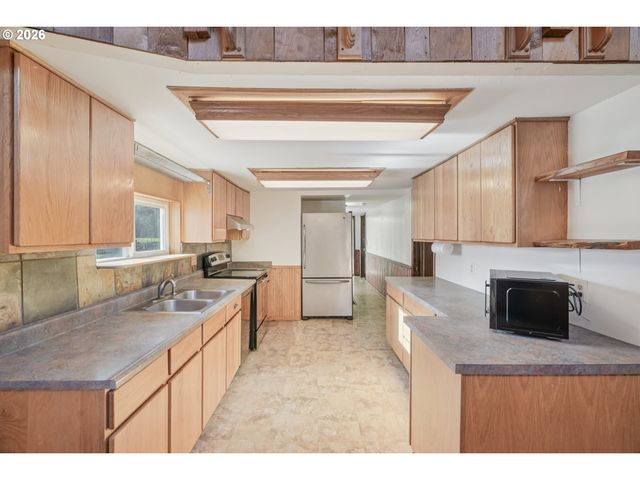 20205 Nw CLARK Ave, Portland, OR 97231