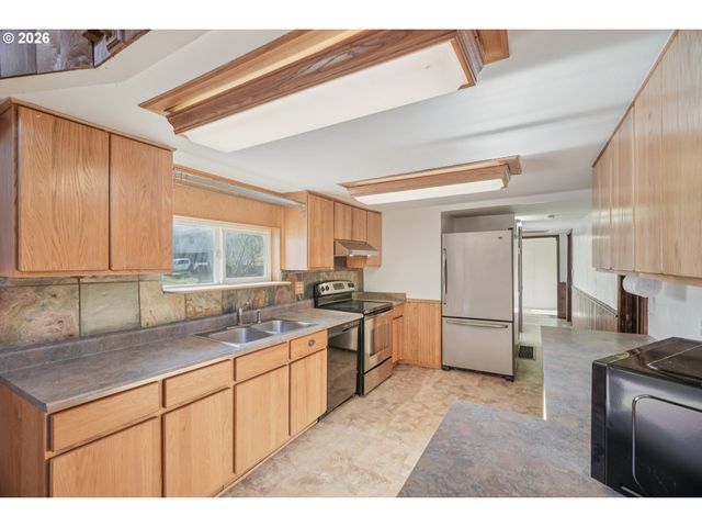 20205 Nw CLARK Ave, Portland, OR 97231