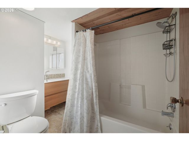 20205 Nw CLARK Ave, Portland, OR 97231