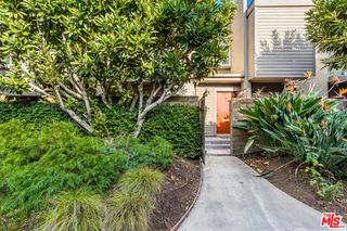 31 Village, Santa Monica, CA 90405