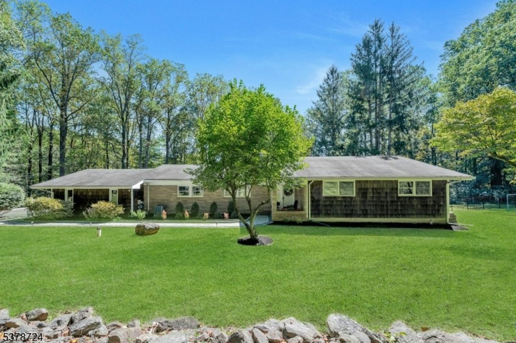 10 Delwood Rd, Chester Twp., NJ 07930