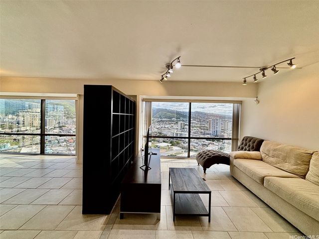 1750 Kalakaua Avenue 2704, Honolulu, HI 96826