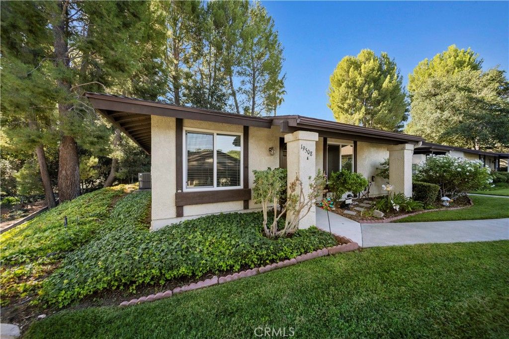 19508 Avenue Of The Oaks, Newhall, CA 91321 — photo 2