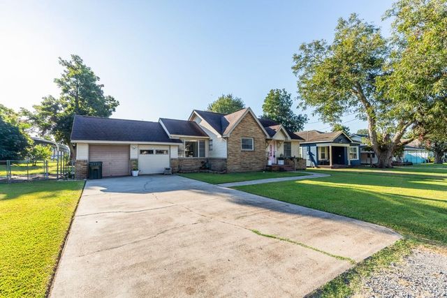 6438 Washington Street, Groves, TX 77619