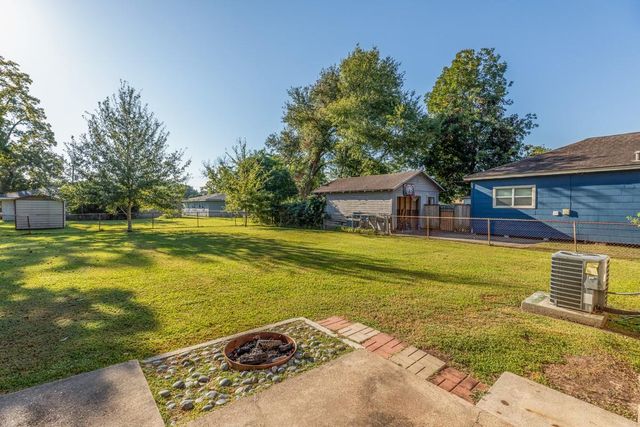 6438 Washington Street, Groves, TX 77619