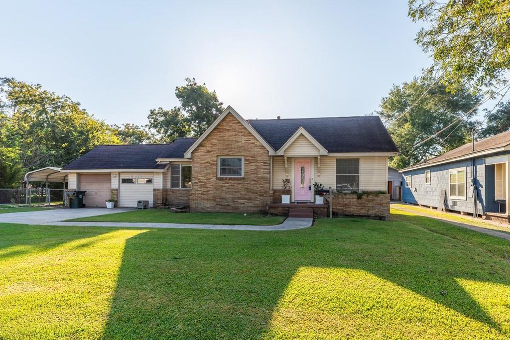 6438 Washington Street, Groves, TX 77619